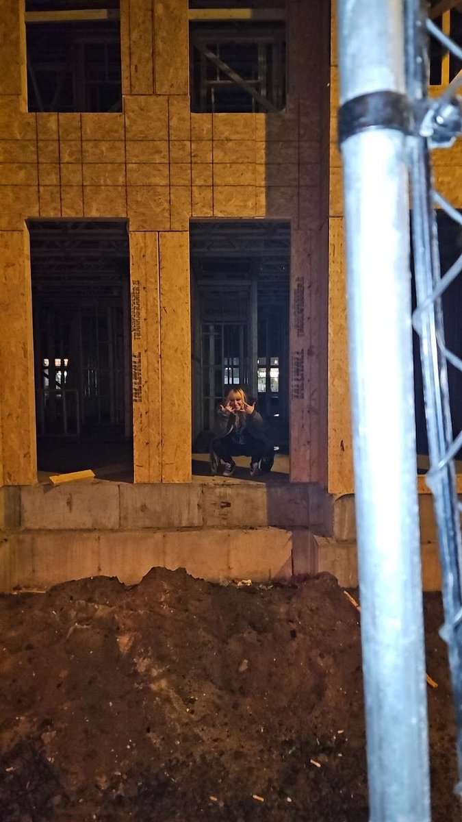 boorittknee tweet media