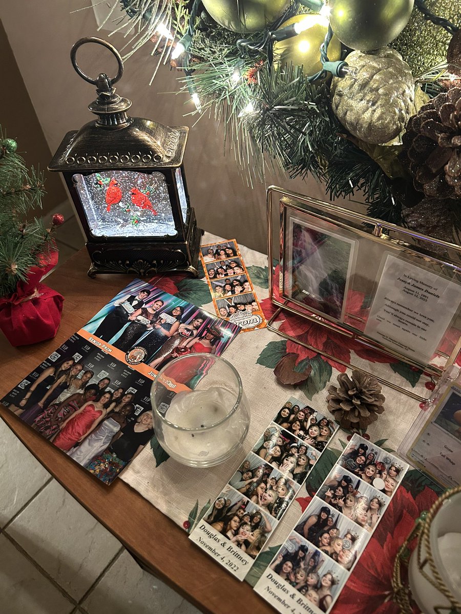 boorittknee tweet media