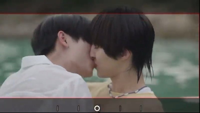 fymyfav_'s tweet image. 📢: i said don’t kiss!! Cut cut! Who told you both to kiss!! 

//what should i do with this information ..? there’s no kiss scene here and nobody ask them to kiss too 😭😭😭

YOUR SKY AT THE SEA
#YourSkySeriesEP6 
#thomaskong #โทมัสก้อง