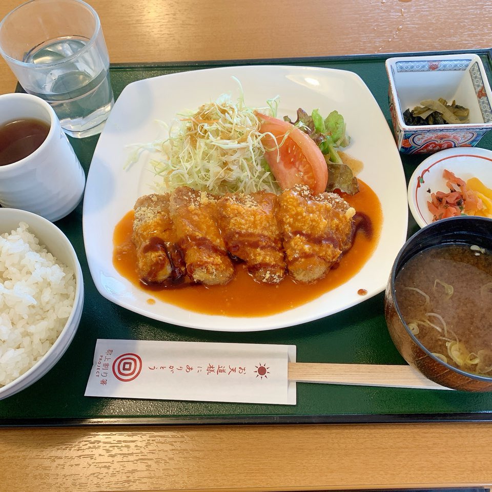 hainokobito's tweet photo. ひるがの高原SA上りにあるクックラひるがの内の「EBASS/エバス」でチーズカツレツ定食なう。
ウマウマ♪😋
#ひるがの高原サービスエリア上り #ひるがの高原SA上り #ひるがの高原サービスエリア #ひるがの高原SA #クックラひるがの #EBASS #エバス #ランチ #昼ごはん #昼ご飯 #昼食 https://t.co/YYpdZkGbxa