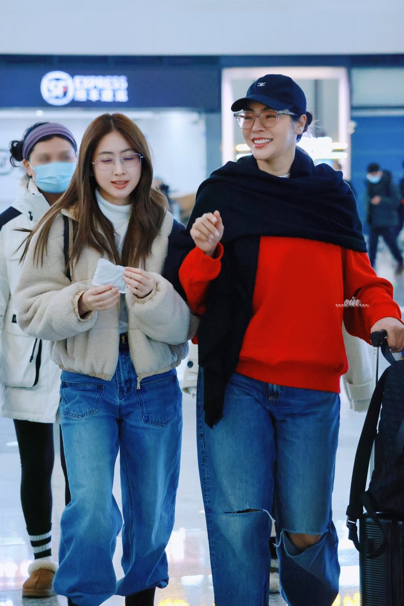 elenaaa_oin's tweet photo. 20241223🛫HGH

safe flight🎄merry Christmas🎁happy new year

(Do not edit/crop, except @malisorn00 @Yoko_apasra ）

#FayePeraya #YokoApasra #FayeYoko https://t.co/CoShqJU6Zf