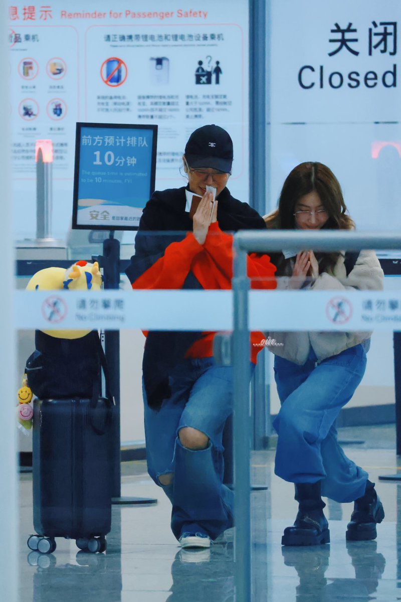 elenaaa_oin's tweet photo. 20241223🛫HGH

safe flight🎄merry Christmas🎁happy new year

(Do not edit/crop, except @malisorn00 @Yoko_apasra ）

#FayePeraya #YokoApasra #FayeYoko https://t.co/CoShqJU6Zf
