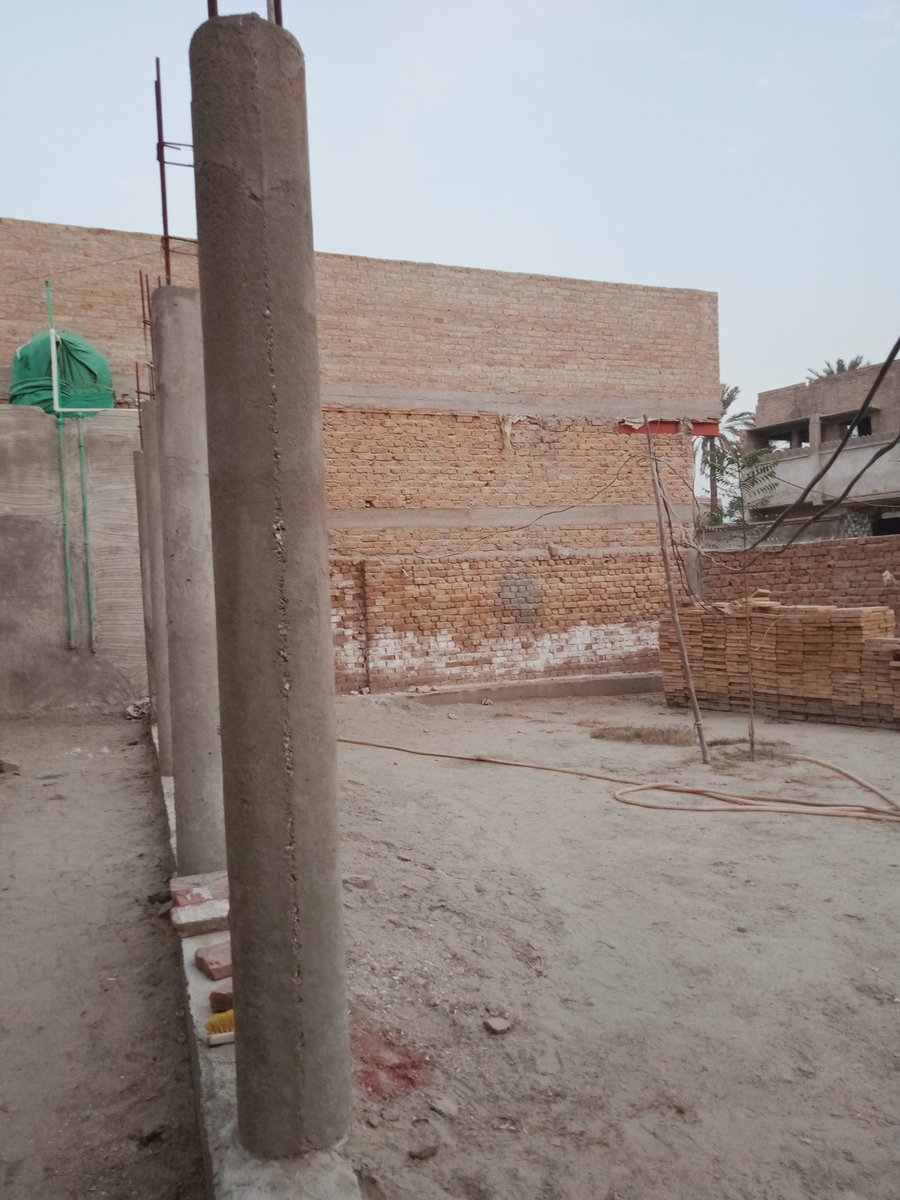 اسلام علیکم ورحمتہ اللہ وبرکاتہ 
اللہ پاک کی راہ میں اگر روپے خرچ کروگے تو اللہ پاک اس کے بدل دس گنا زیادہ دے گا
یہ ایک مسجد شریف ہے جس کا تعمیراتی کام کئی سالوں سے نہیں ہورہا ہے پیسوں کی قلّت کی وجہ سے جس وضو خانہ ہے اور مسجد کے صحن میں فرش مسجد کے اندر اور باہر سیمنٹ 👇👇