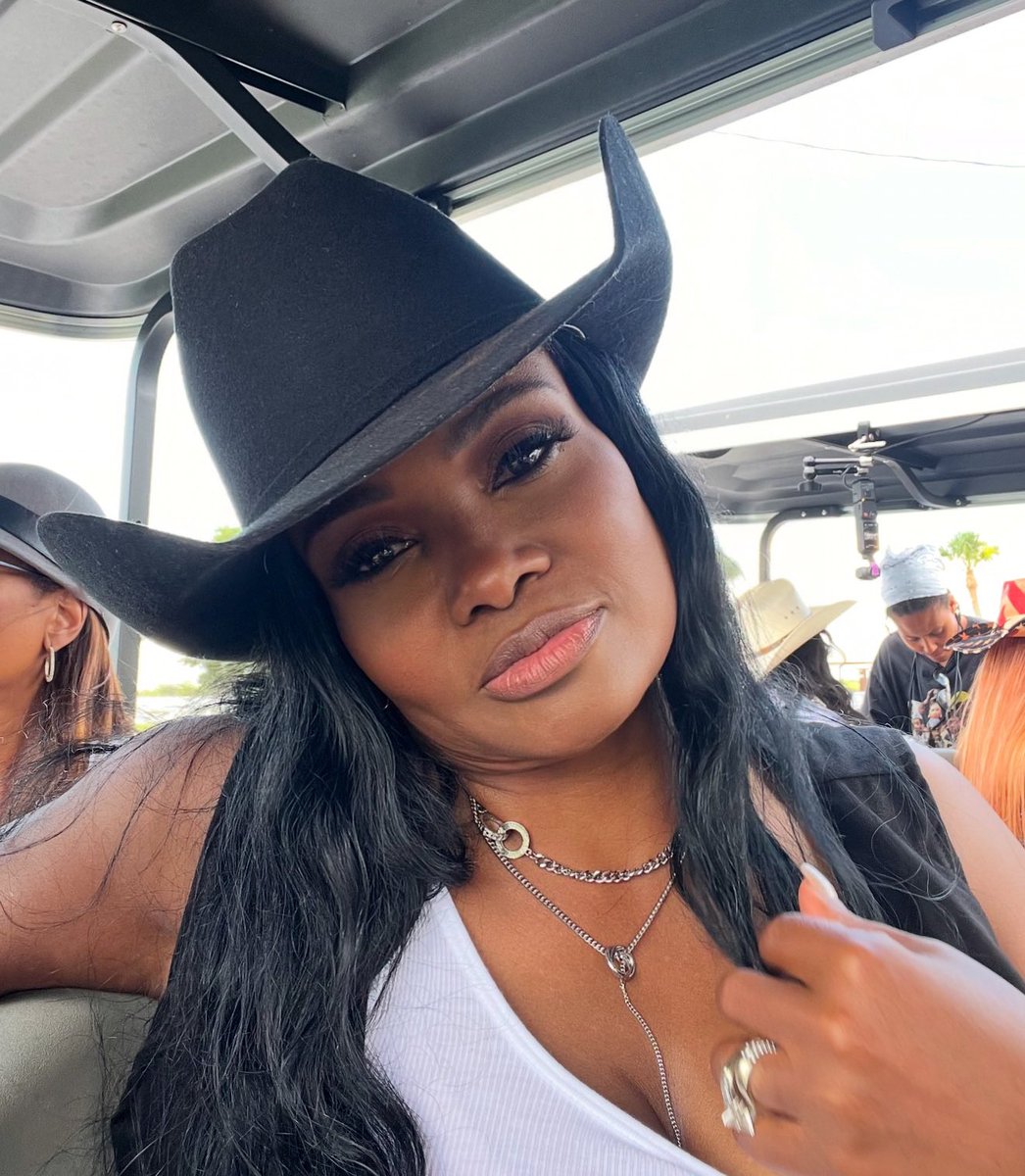 Now yall know good and damn well. I wasn’t running ! #DrHeavemly #married2med #TeamDaddy