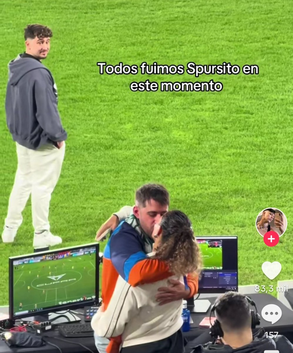 Yo viendo a mi primo de 14 años con su novia en navidad y yo nadota por 4to año consecutivo