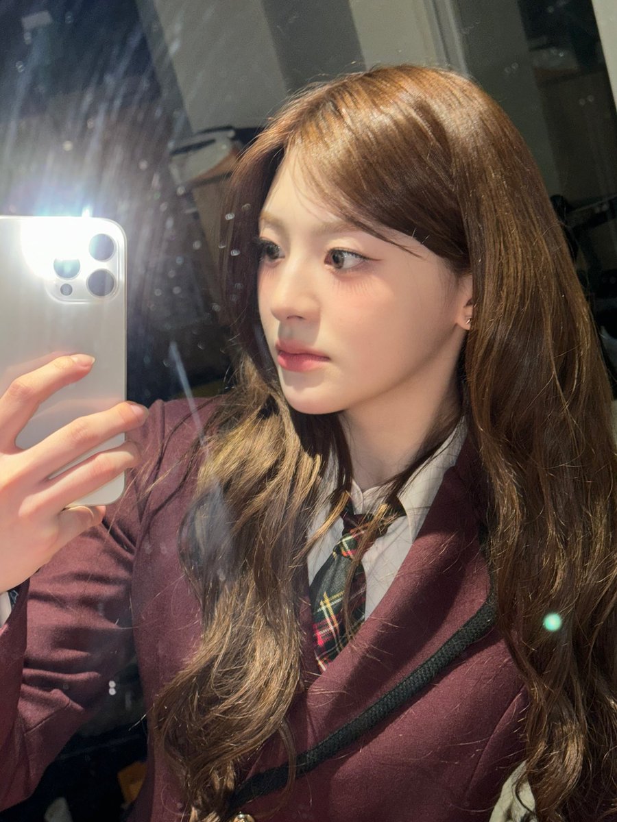 diaryseeun's tweet photo. 241223 seeun weverse ⭐️

ah next period is p.e
i didn't bring my gym clothes https://t.co/dVaxYptscd