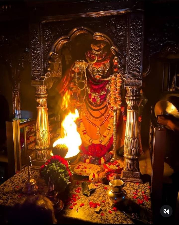 TheRajarshi's tweet photo. Om Bhairavaya namah.. 

A Krshnaastami that falls/overlaps with a Sunday/Monday is extra powerful. Blessings of Bhairava helps to overcome fears of all kinds. He is represented by the number eight, which govern all thins beyond normal sight. Transitions, cross-roads, literal and metaphorical. Between life and death. He is Shiva in His raw smashanic form. Blessings of Bhairava can also help to reduce the impact of krura graha-s in one's life. 

Upsurge of Bhairava tattwa is a definitive indication of the coming age of Shakta tantra sadhana, re-established in its original glory. For Bhairava clears the path for the descent of Shakti, while also representing the ultimate reality as para bhairava tattwa..