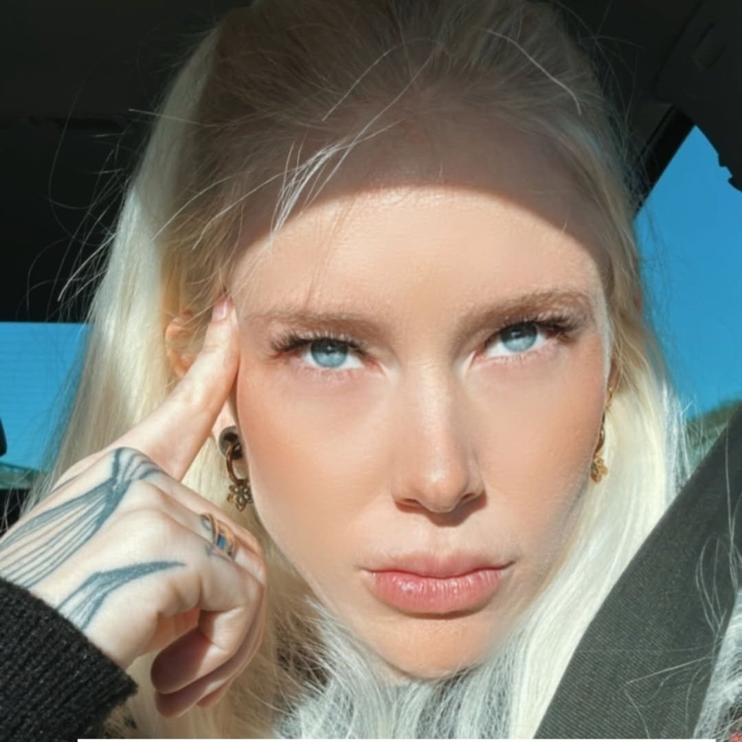 #NewProfilePic 
I really can't wait to hold my man 😍