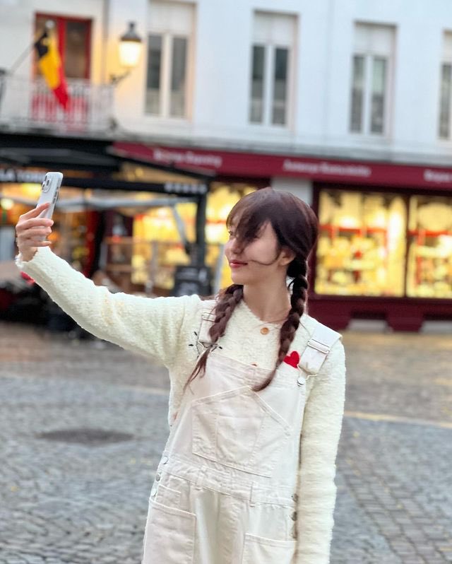 ㅤ
“. . . would you like to take a walk and go around enjoying the scenery with bunny Sumin? 𓆩ꨄ︎𓆪 ”
ㅤ