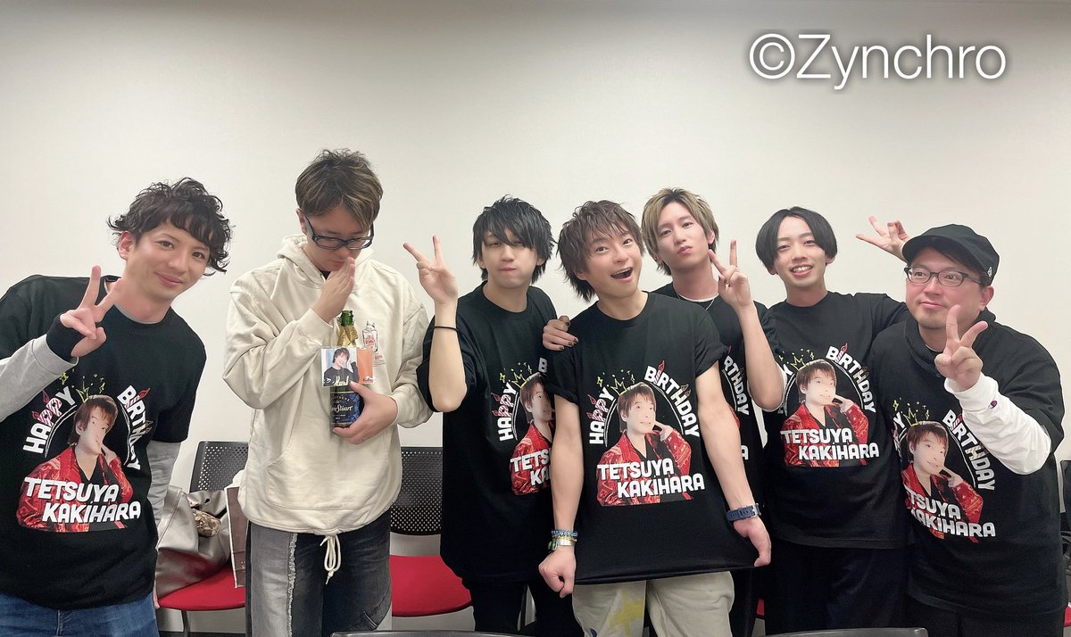 【スタッフより】(#柿原徹也 情報)

そしてそして！ライブ後に開催させていただきました、
「Dining Bar しーぷいへようこそ」🐏
ご来場いただいた皆様、誠にありがとうございました✨

こちらにも参加してくださったOKAKI BAND &amp; ディレクターふみやさんと📸
