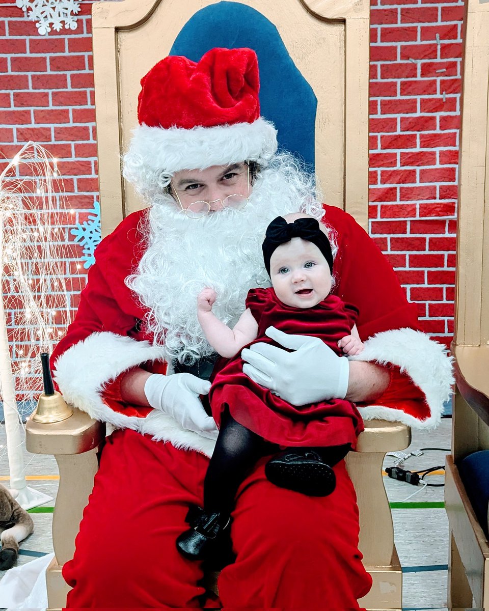 kk_stein's tweet photo. Kam x Santa 2024 - I guess milk coma stares are better than tears 🤣 🤶🏼 https://t.co/N4qROdS9xy
