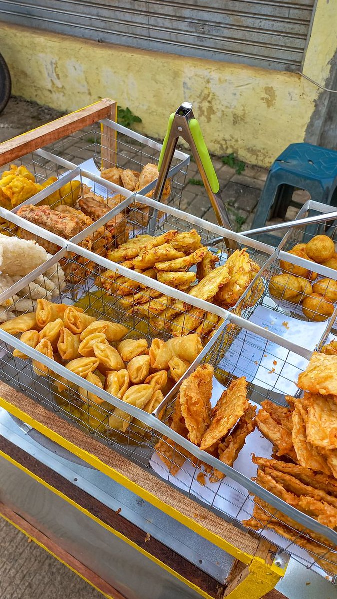 Gorengan terenak jatuh kepada ?