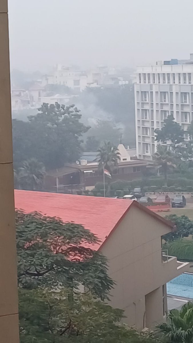 i4ever06's tweet image. @OfficialGMDA @cmohry @DC_Gurugram @CPCB_OFFICIAL This is a land behind Narayana school Palam Vihar. This fire is going on for last couple of days &amp;amp; choking thousands of residents living in this area. Illegal waste dumping in this area has made things worse. Kindly help 🙏🙏