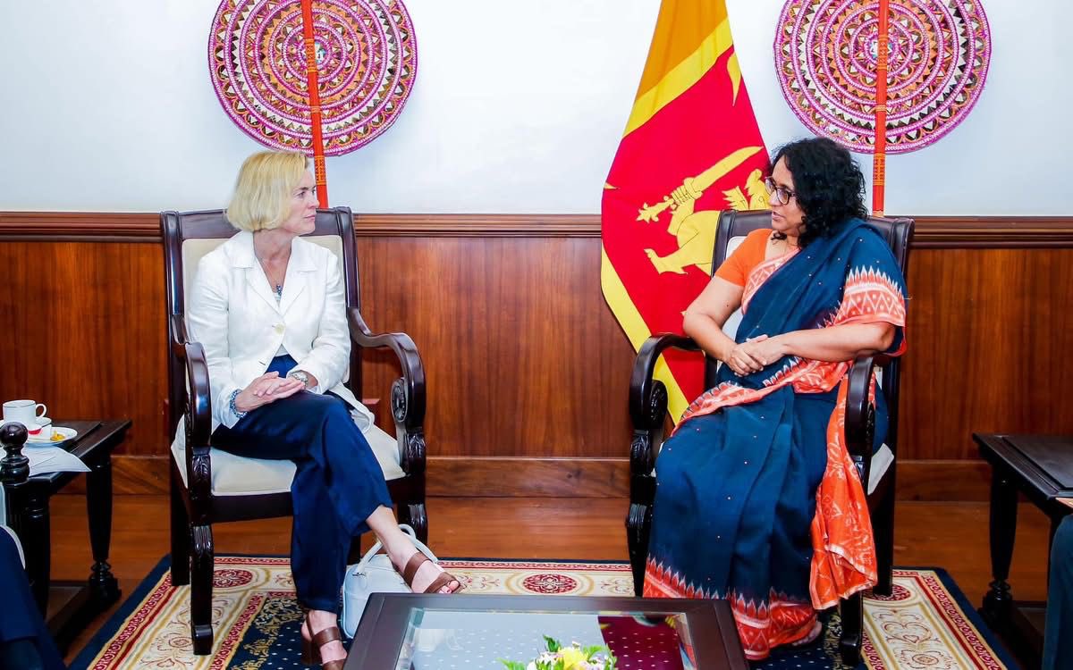 In Colombo for meetings with the new 🇱🇰 government Excellent meeting with PM <a href="/Dr_HariniA/">Dr. Harini Amarasuriya</a>, conveyed best wishes from 🇳🇴 PM <a href="/jonasgahrstore/">Jonas Gahr Støre</a>. The  SL gov received a strong mandate and Norway is ready to support Sri Lanka on its new journey #development #climate #reconciliation