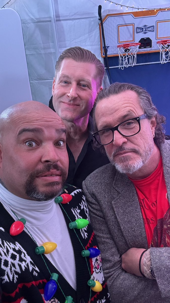 marcel_cameraop's tweet image. We out here trying to function… #holidayparty #christmas party #helinet #helinetaviation happy holidays to everyone and happy new year