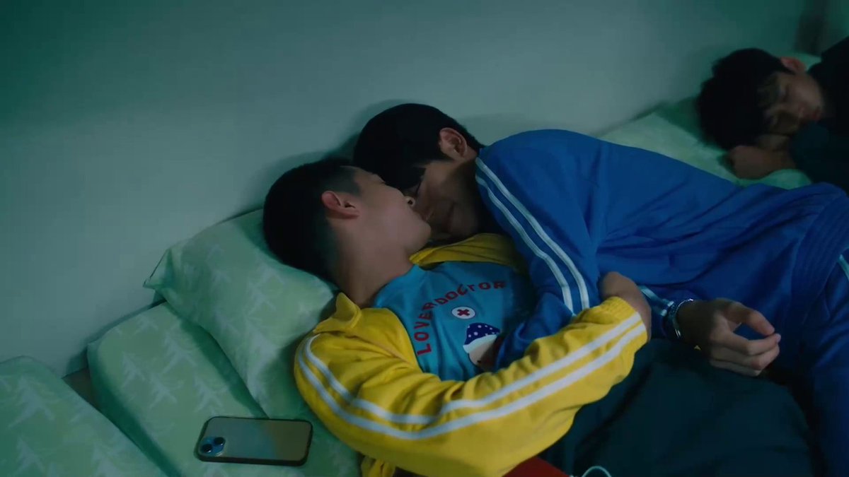 MEarthprime's tweet photo. Thailand #BL/#QueerTV #LoveSick2024/ชุลมุนกางเกงน้ำเงิน
In episode 15 #LoveSickFinalEP Two sets of #Gayboyfriends make it while the third has to wait till the graduate and search each other out.
#Gay #LGBTQIA #ThaiTV 👨❤️👨🏳️🌈 https://t.co/fYrfdlrTAe