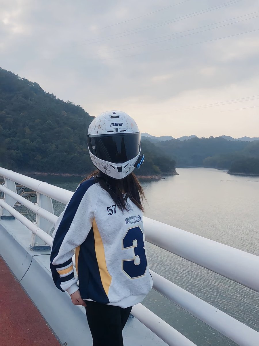 YY19960906's tweet photo. 总要来一次千岛湖吧
我带裙子你带花 https://t.co/fsCekmkxD2