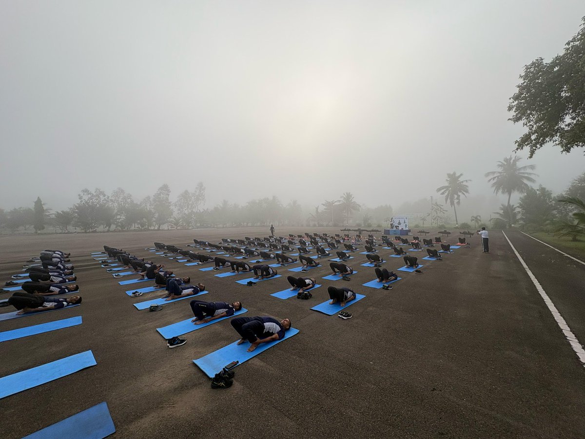 INS_Vishwakarma's tweet photo. 🧘♂️ As part of the ongoing #Sashakt60 program, #INS_Vishwakarma hosted a rejuvenating yoga session for the Ship's Coy & families. Promoting mental wellness & resilience, it was a step toward holistic health and harmony. Together, we stay strong! #LargeNavyMindset
#YogaInspiration https://t.co/3G9CLRIzAh
