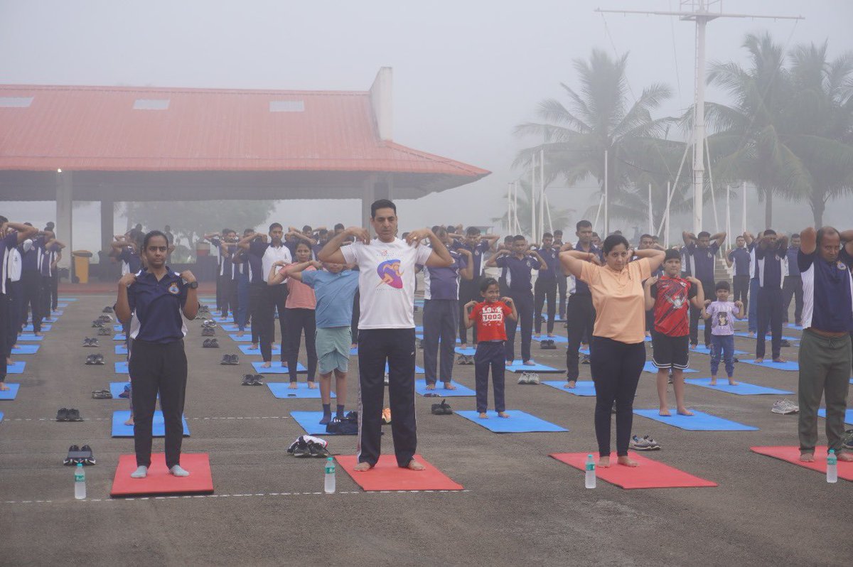 INS_Vishwakarma's tweet photo. 🧘♂️ As part of the ongoing #Sashakt60 program, #INS_Vishwakarma hosted a rejuvenating yoga session for the Ship's Coy & families. Promoting mental wellness & resilience, it was a step toward holistic health and harmony. Together, we stay strong! #LargeNavyMindset
#YogaInspiration https://t.co/3G9CLRIzAh