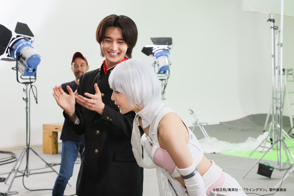 tx_wingman's tweet photo. ⠀/／
📢 #ウイングマン 
　クランクアップショット🦸🏻‍♂️💐
   \＼

🦸‍♀️アオイ役 #加藤小夏 さん

ありがとうございました💙🪽

#TVer にて無料見逃し配信中
💎https://t.co/YsgBh7O38a

#DMMTV では見放題配信中
💣https://t.co/HpXPTDrJoB

@cncnpi https://t.co/Zr3mHwefBj