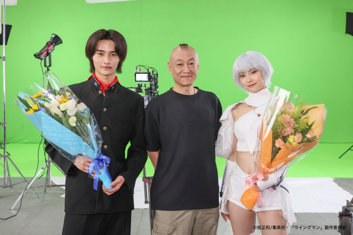 tx_wingman's tweet photo. ⠀/／
📢 #ウイングマン 
　クランクアップショット🦸🏻‍♂️💐
   \＼

🦸‍♀️アオイ役 #加藤小夏 さん

ありがとうございました💙🪽

#TVer にて無料見逃し配信中
💎https://t.co/YsgBh7O38a

#DMMTV では見放題配信中
💣https://t.co/HpXPTDrJoB

@cncnpi https://t.co/Zr3mHwefBj
