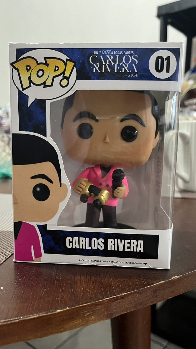 marcocor09's tweet photo. Ya estamos en el ultimo capítulo de @eslamascara y lo que me lastima es que ya no vere a mi @_CarlosRivera tan hermoso como cada domingo que salía.. 😭😭 al menos tengo mi funko personalizado de él en modo investigador!! 🥰😘
#QuienEsLaMascara #CarlosRivera https://t.co/fy9RdD9yzZ