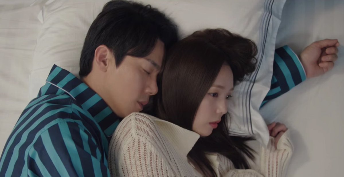 siomeee999's tweet photo. Netizen pointed out that “why baek saeon like to wear striped clothes in front of heeju?”

Bcs he only wants to be baek saeon that belongs to hong heeju, not that person’s substitute. 
😭😭😭 
He did wear alot of striped clothes😭👍

#WhenThePhoneRings #YooYeonSeok #ChaeSooBin https://t.co/feiIGm4PDu