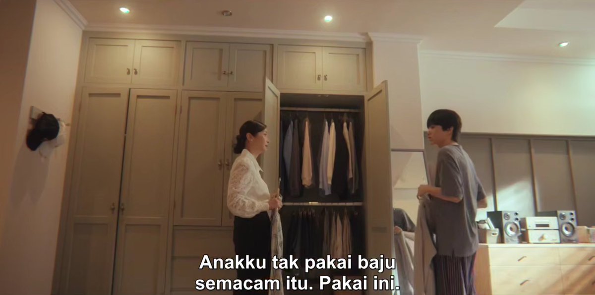 siomeee999's tweet photo. Netizen pointed out that “why baek saeon like to wear striped clothes in front of heeju?”

Bcs he only wants to be baek saeon that belongs to hong heeju, not that person’s substitute. 
😭😭😭 
He did wear alot of striped clothes😭👍

#WhenThePhoneRings #YooYeonSeok #ChaeSooBin https://t.co/feiIGm4PDu