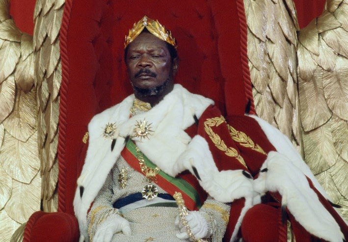 Jean-Bedel Bokassa, ancien président de la République centrafricaine 🇨🇫, savez-vous qu’on lui a fait la même chose qu’à la famille Compaoré ?

Il a passé tout son temps à tuer pour la France. Après le coup d’État, il s’est réfugié en Côte d’Ivoire. Avec le temps, il est tombé