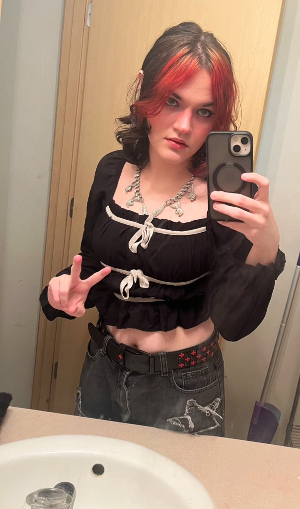 Lethalfuckss's tweet photo. You will look at me and you will LIKE IT https://t.co/kqedNCDce2