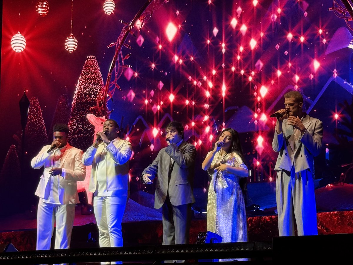 AmberAndrews8's tweet photo. @PTXofficial ended their Christmas tour with a bang! Epic night once again! https://t.co/015J0YNJUv