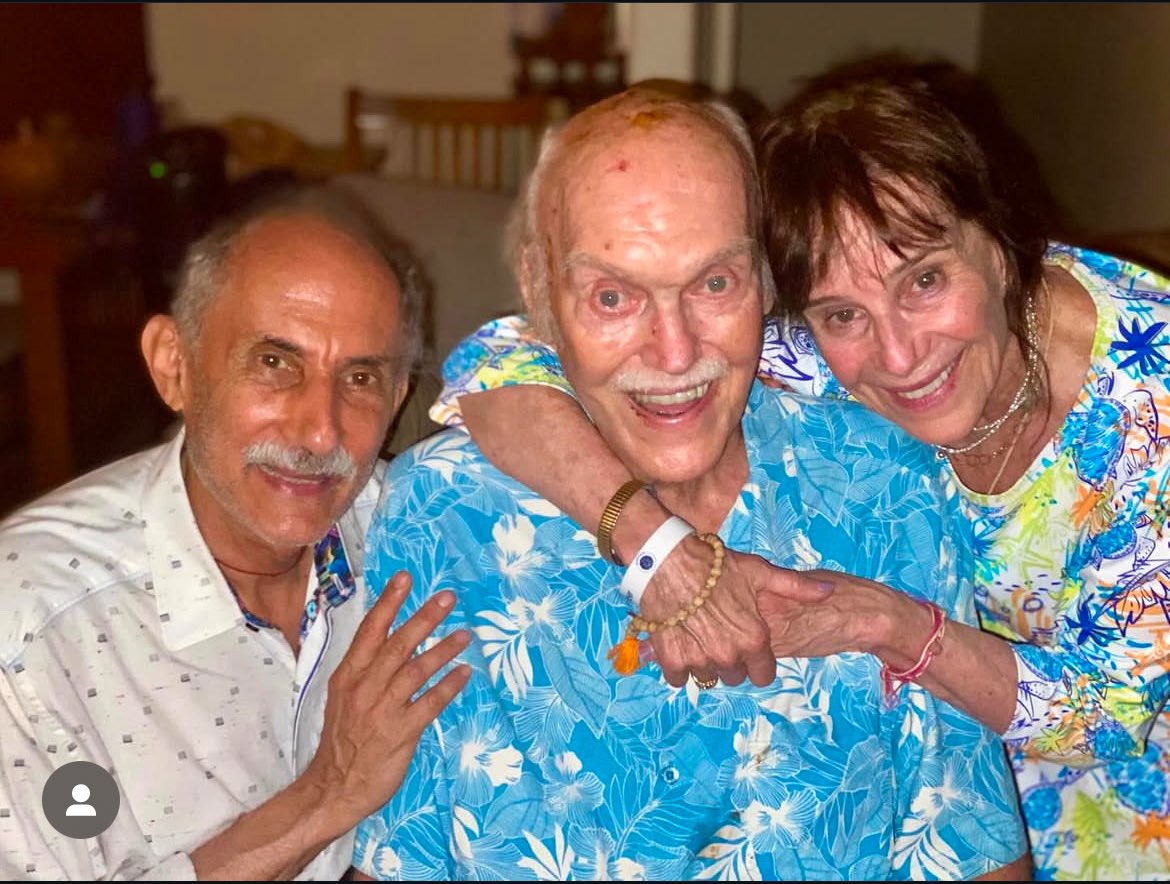 JackKornfield's tweet photo. Five years ago today, Ram Dass left his body, after devoting his life to loving, serving, and remembering.

May we all love, serve, and remember each other in this life we share ❤️

@babaramdass @_love_serve_remember 

#babaramdass #ramdass #loveserveremember #beherenow https://t.co/rrpEMMrc7a