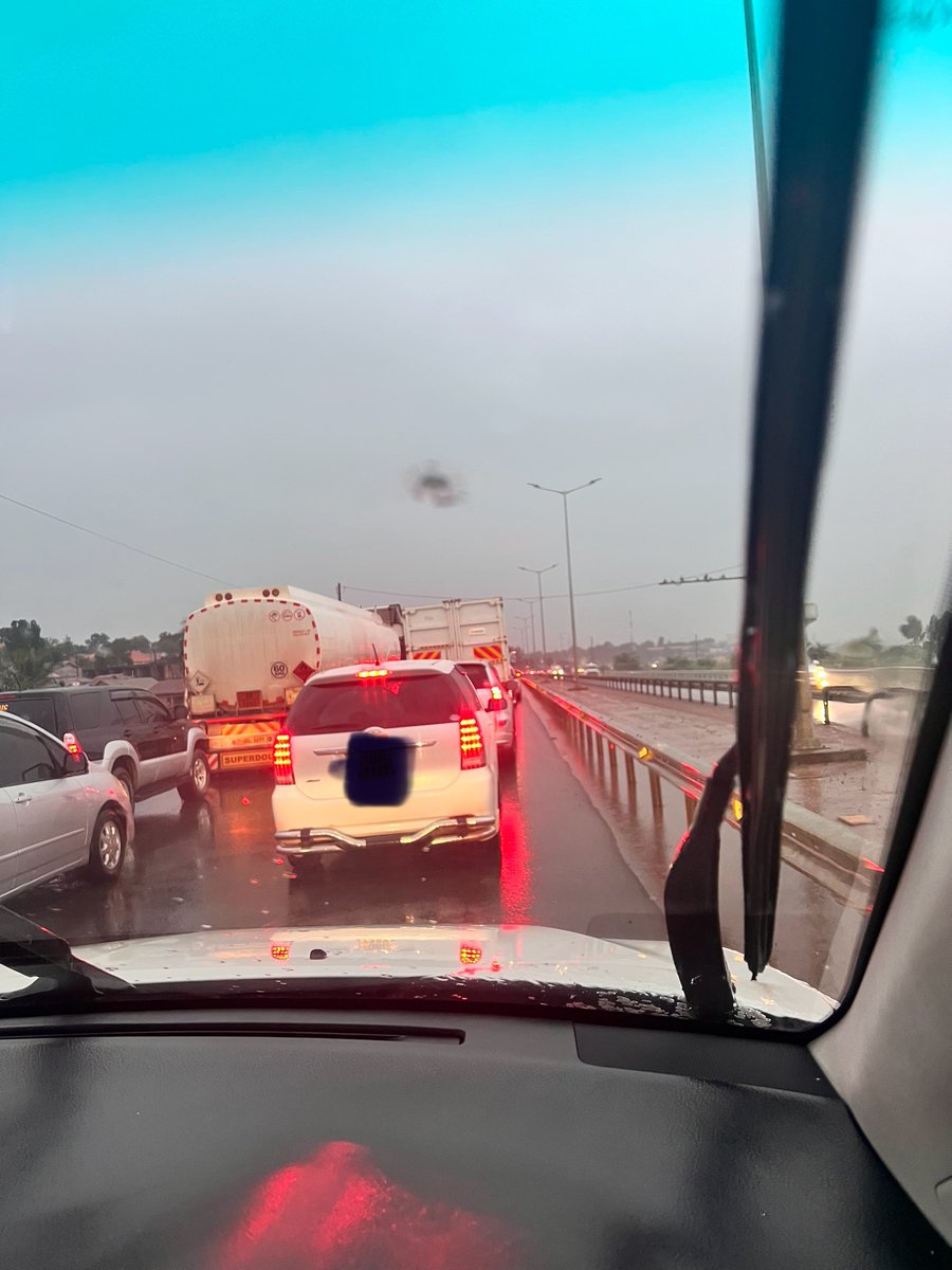 KejeJacob's tweet photo. Jam at Busega junction!!! ⁦@UNRA_UG⁩ ⁦@PoliceUg⁩ ⁦@GenWamala⁩ 
Is there a way a special lane for those heading to Ebbs can be put to avoid this inconvenience.
Early Monday morning and we have 3kms of jam on what’s supposed to be an expressway. https://t.co/fdFAhae6ds