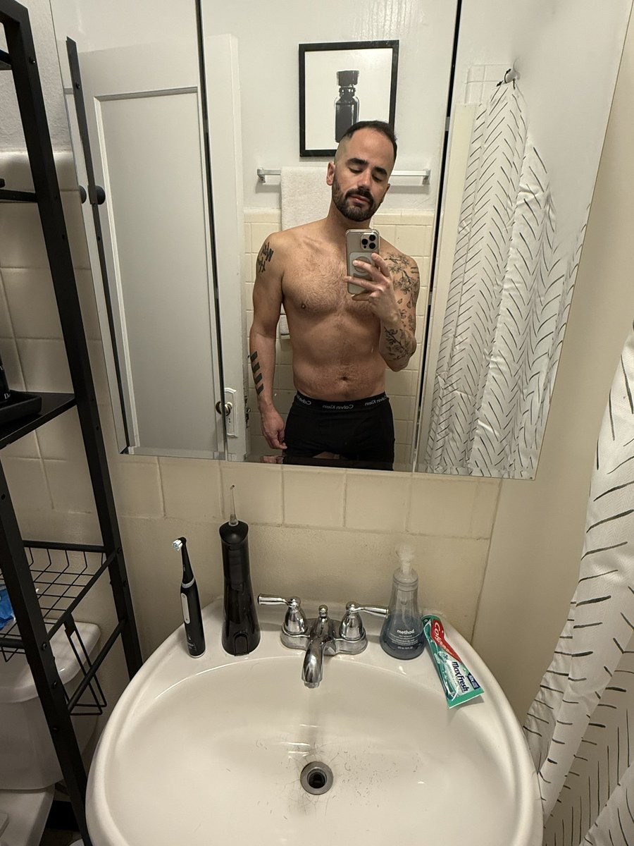 New bathroom, same selfie