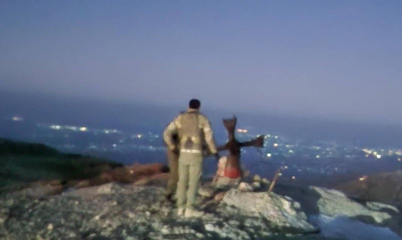 GlobeEyeNews's tweet photo. Israeli soldiers destroy Christian cross on Mount Hermon, Syria. https://t.co/aLTnd7QgTH
