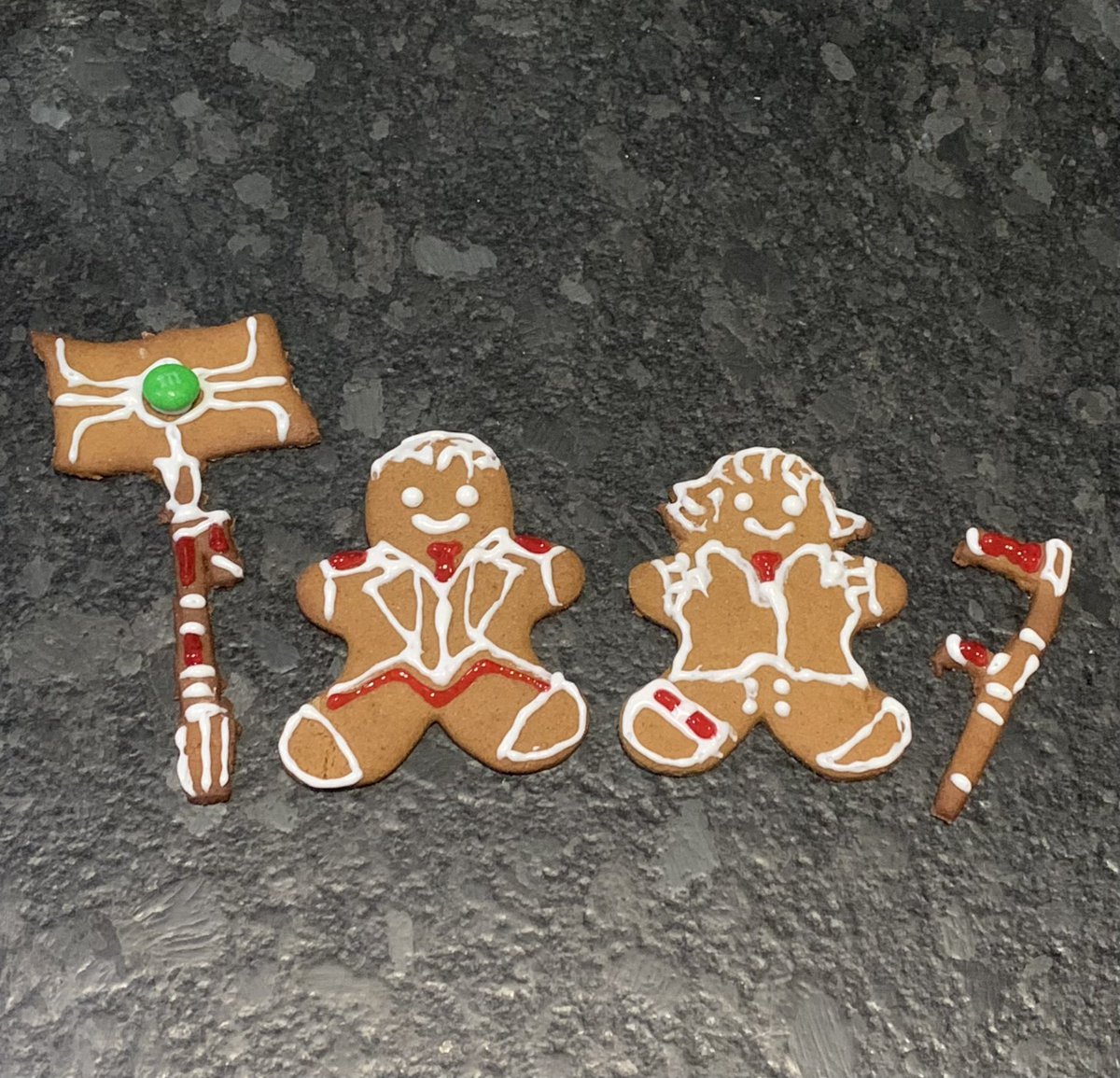 jeepcosplay's tweet photo. just me and my jayvik gingerbread cookies against the world 😩😩 https://t.co/XGtpEA2YkR