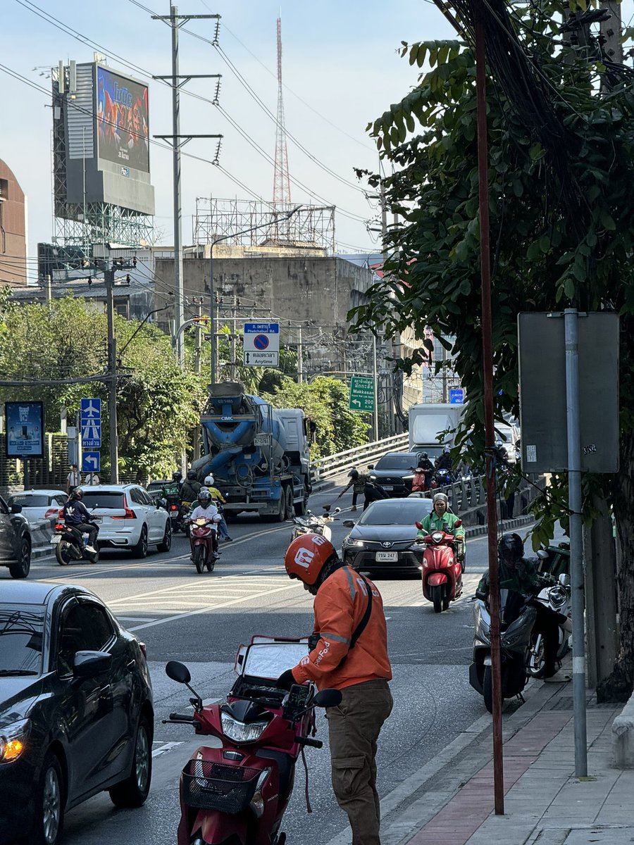 E22VME tweet media