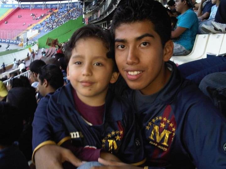 mrmendoza__'s tweet photo. Lejos de Tegus hoy, pero con el Ciclón donde sea que voy. La cantamos con @reneml13 desde agosto. La celebramos juntos fin de semana que viene.

1️⃣9️⃣💙🦅 https://t.co/YWLXsiUbVr