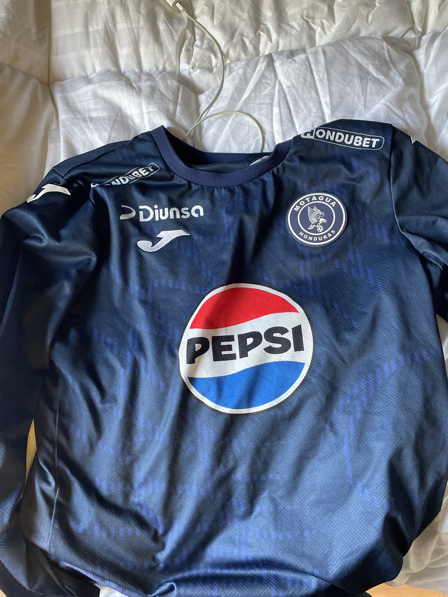 mrmendoza__'s tweet photo. Lejos de Tegus hoy, pero con el Ciclón donde sea que voy. La cantamos con @reneml13 desde agosto. La celebramos juntos fin de semana que viene.

1️⃣9️⃣💙🦅 https://t.co/YWLXsiUbVr