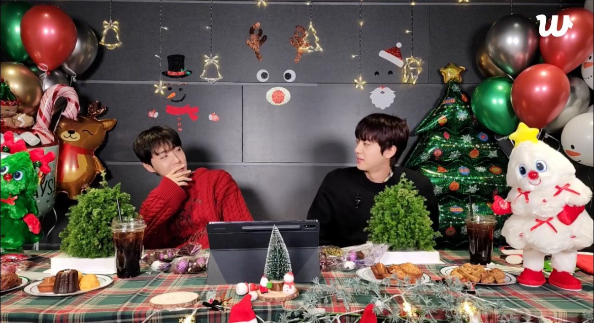 2/7 !!! Several months back this was an impossibility - but here we are.🥹 7/7 before we know it, ARMY!!

#Jin #JHOPE #BTS <a href="/BTS_twt/">방탄소년단</a> 
2seok Live
Jin and Hobi Live