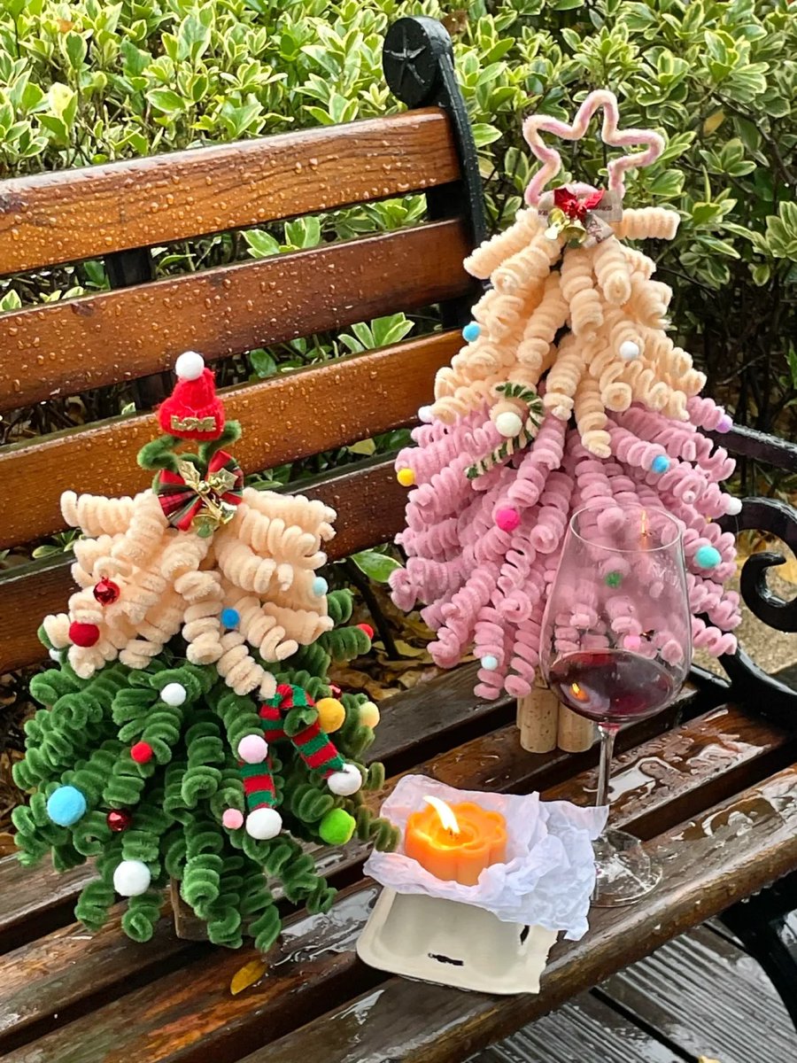 lookvin999's tweet photo. wine bottle ＆ Christmas tree！all by myself😍😍
#Christmas #Christmas2024 #winelover #DIY #lifestyle #cooliee #prettylittlewishes https://t.co/dlbLoncXDM
