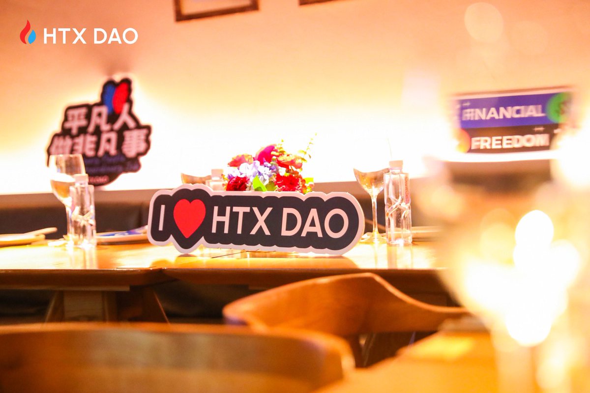 HTX_Molly's tweet photo. #HTXDAO 北京线下行结束，除了周五的私享会，过去一周见了很多项目方、大户，还有一些想进圈的传统行业的朋友。

一年前，朋友说的是：Molly，你要注意安全啊？
一年后，朋友见面就问：怎么买比特币？

这是所有加密人努力的结果，十年铸剑，终成利器。

周末我还去798逛了一圈，这个地方，是我2010年来北京学画生活的地方，那个时候，北京的呷哺呷哺锅底才1元，798里一份咖喱鸡肉饭15元，一份酸菜鱼39元。

14年过去了，798已经是声名远扬的中国现代艺术中心，腊月寒冬也是人声鼎沸。当年那些艺术品、小商铺早已换了好几波，但它们也永远留在我的记忆、相片里。

任何行业、文明的发展，都是循序渐进的，此消彼长，那些不再出现在我们眼前的人和事，并不代表没有意义了，他们都是推动事物发展不可或缺的因素。

永远致敬和感恩每一个加密建设者💙❤️
加密，继续前行。
#cryptocurrency #HTX
