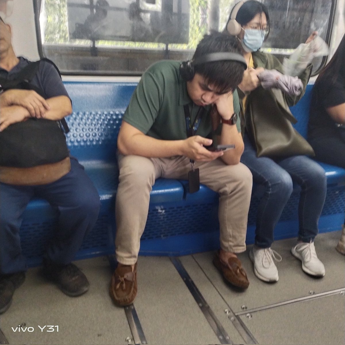 TravelbagetS69's tweet photo. Ung nagka titigan lng na uwi sa kantutan sarap ni daddy💪🍆🍆
#MRT
#daddyfun
#dmtoinvite https://t.co/IoZcA8wLaA