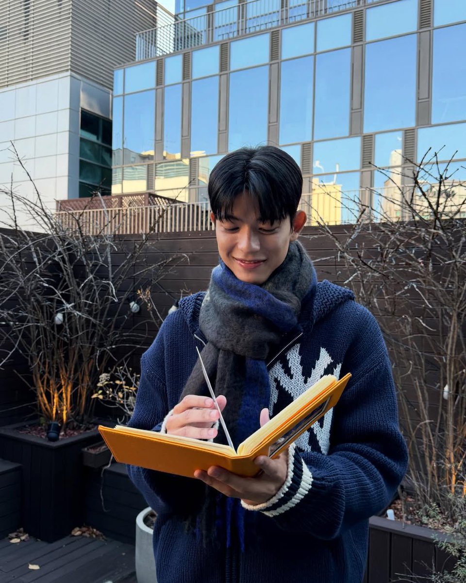 Lomvon's tweet photo. I just received the thoughtful scarves and letters everyone sent for my birthday. I’m sorry it took me a while to thank you—I’ve been caught up with filming recently. It’s always amazing to feel how much love and encouragement you send my way. I’ll work hard to do even better! https://t.co/XKjMWuybKU