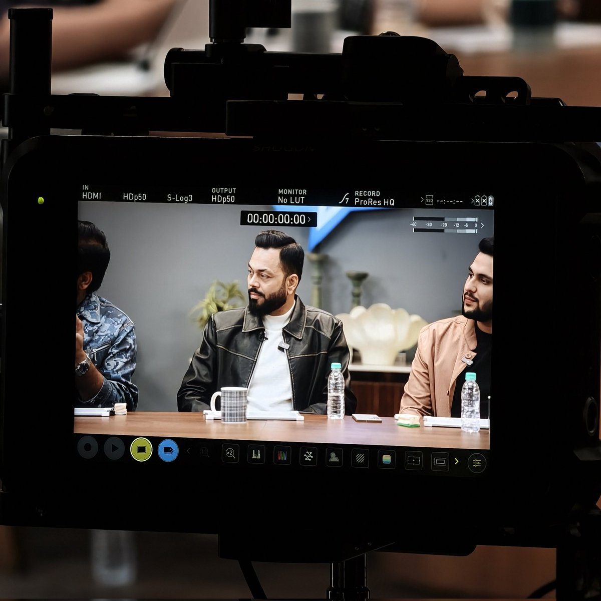 TrakinTech's tweet photo. Get ready to watch EPIC discussion of India's top tech creators.😎 

IBTR 2024 Dropping Live Today at 12 PM. ⚡

https://t.co/oRB2Hh3Zvf

#TrakinTechRoundtable #IBTR2024 

@Sillycorns @beebomco @TechnicalGuruji @ShokeenSanchit @iamprasadtech @tech_burner @ManojSaru @8ap @r3dash https://t.co/dPECV2B8Ss