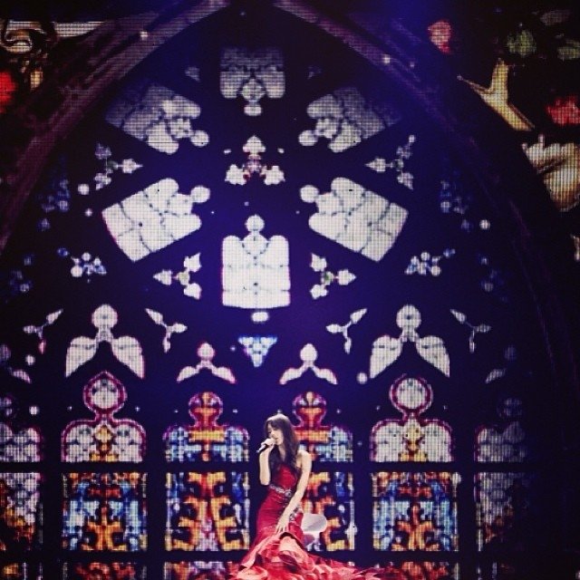 n_snsd_ot8_'s tweet photo. 131223 Taeyeon Instagram
어제 너무 행복했지💕 오랜만에 한국에서의 공연이였죠 여러분의사랑 듬뿍받아서 힘껏 노래할수있었어요 저에겐 최고의 크리스마스선물이 될거같아요 와주신분들 정말 고마워요💜 #smweek #tysone
#태연 #Taeyeon #소녀시대
#SNSD #GirlsGeneration https://t.co/M5lzzxC50f