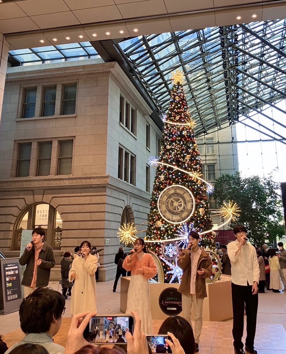 ୨୧‥∵‥‥∵‥‥∵‥‥∵‥‥∵‥‥∵‥୨୧

　　　　　【出演報告】

丸の内アカペラストリート 2日目に出演いたしました✨
2024年ラストのステージでした！
2025年もこはく日和をよろしくお願いいたします💐

୨୧‥∵‥‥∵‥‥∵‥‥∵‥‥∵‥‥∵‥୨୧