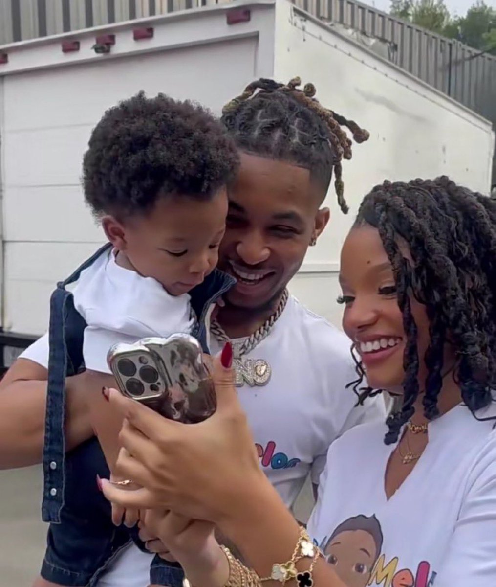 The internet: he made her single baby mama he is so Embrassing and clout chasing we told her we knew this would happen 

Them: