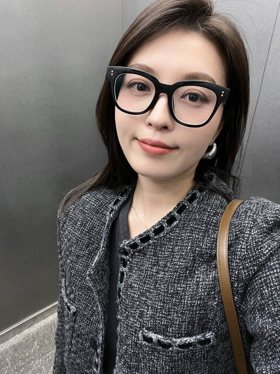 刚从酒店下来呢，终于也是跨出了这一步，果然在家对老婆性冷淡的男人在外面可不性冷淡，他应该是憋了太久  精液的蛋白质都固化了，射出来像果冻一样🪼 纵欲后仿佛心情都变好了呢，身为人妻自然放的开玩的花啦！（只接受单约哦） https://t.co/j77OKoyhvL