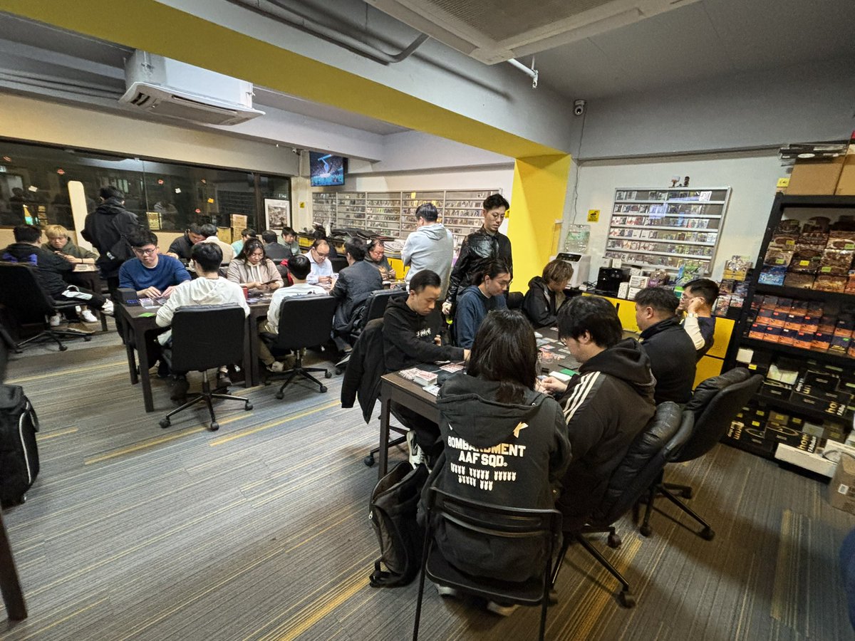 4xkevin's tweet photo. @sylidar Home-run Fabulous Card Shop from Hong Kong. https://t.co/KFVMz9l914